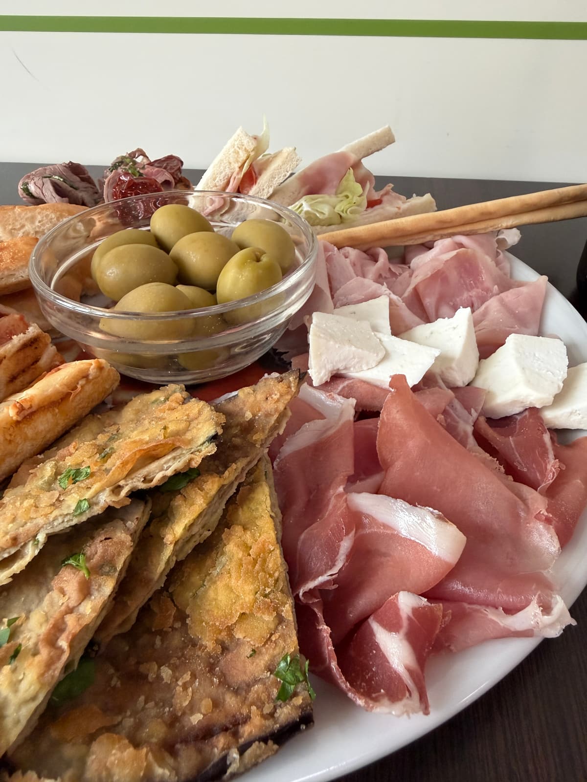 Salumi olive e panzerotti