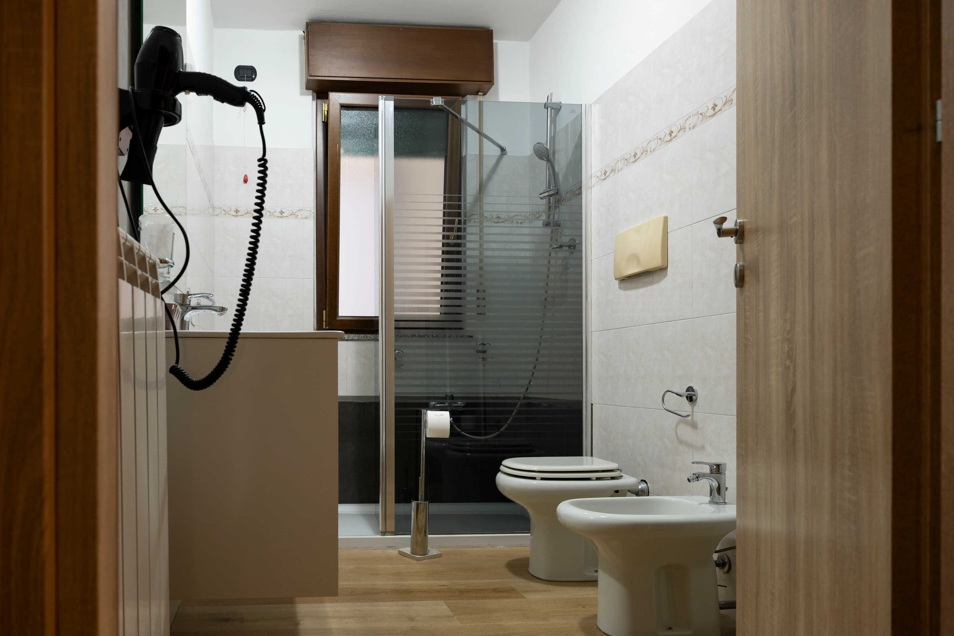 Bagno con box doccia